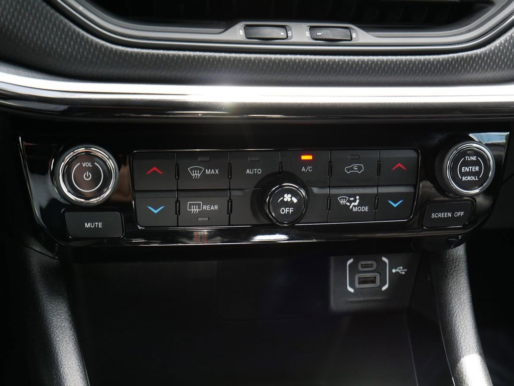 Used 2024 Jeep Compass Trailhawk AWD/4WD image 21