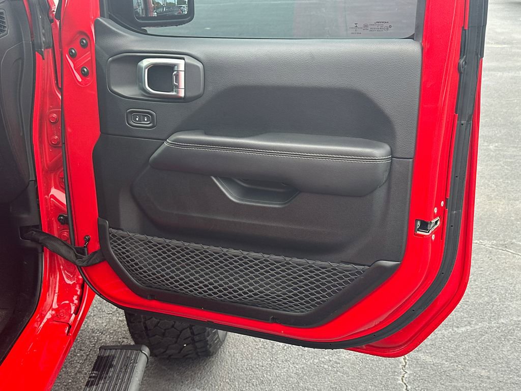 Used 2018 Jeep Wrangler Unlimited Sahara AWD/4WD image 14