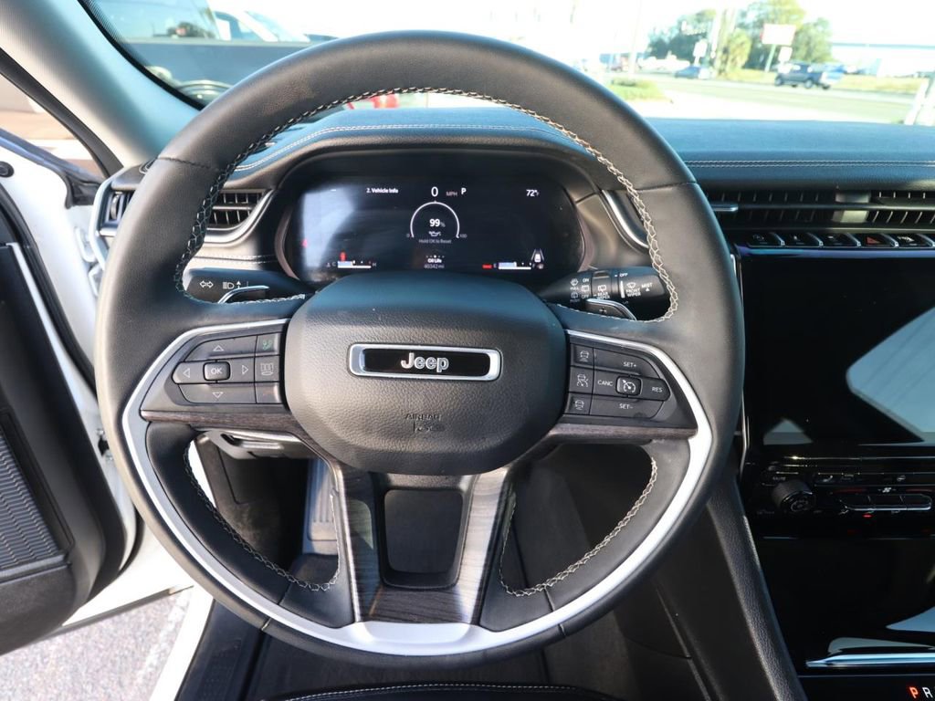 Used 2023 Jeep Grand Cherokee Limited w/ Black Appearance Package image 19