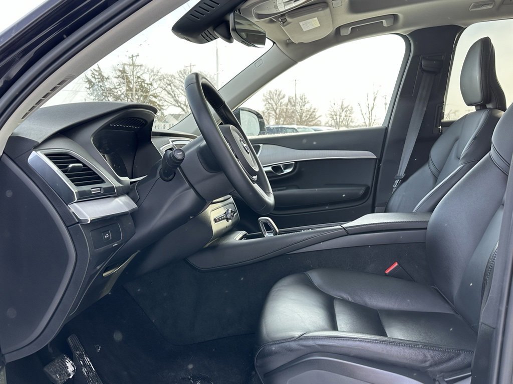 Used 2023 Volvo XC90 B5 Core w/ Protection Package Premier image 9