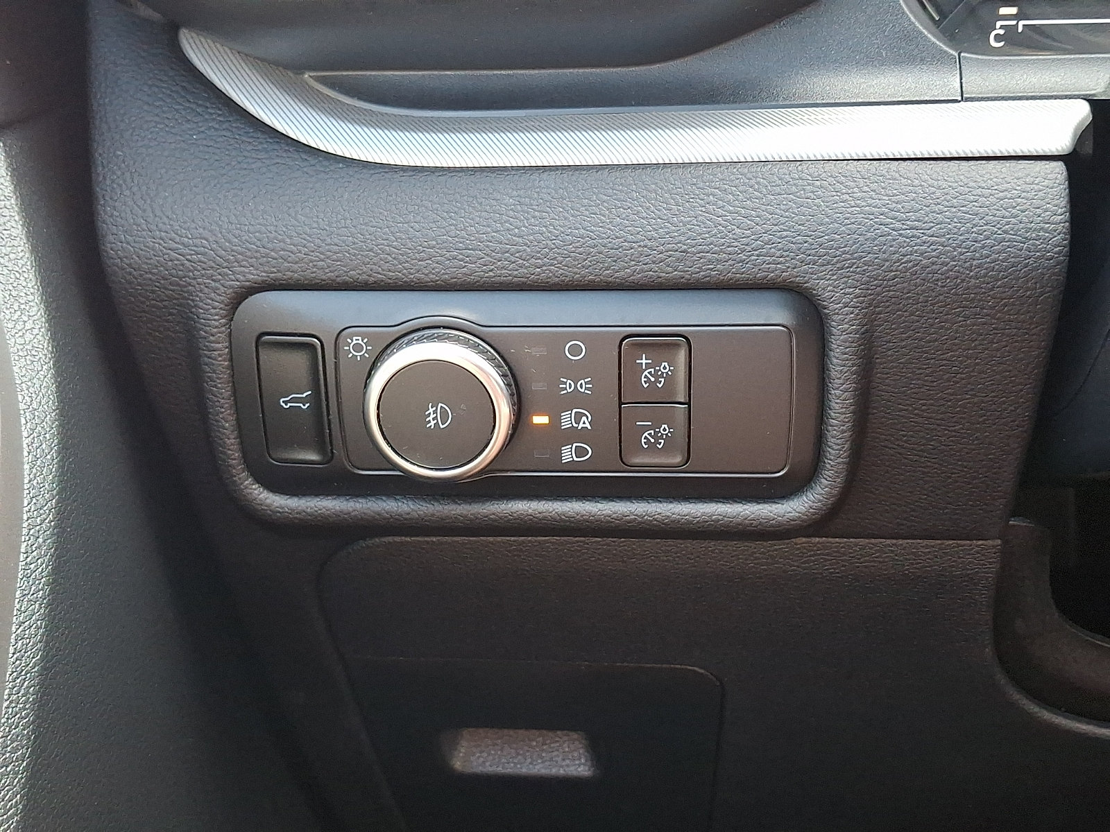 Certified 2023 Ford Explorer XLT w/ Equipment Group 202A AWD/4WD image 26