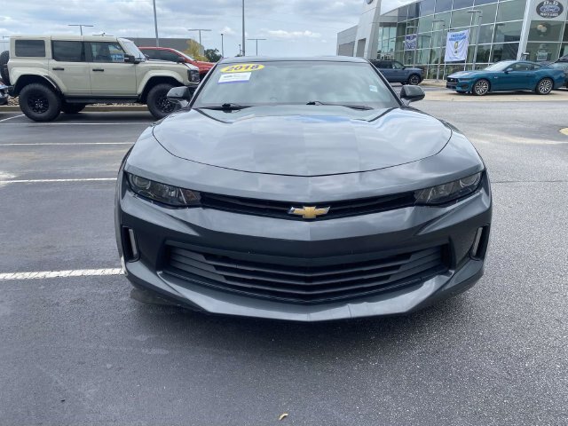 Used 2018 Chevrolet Camaro LT RWD image 2