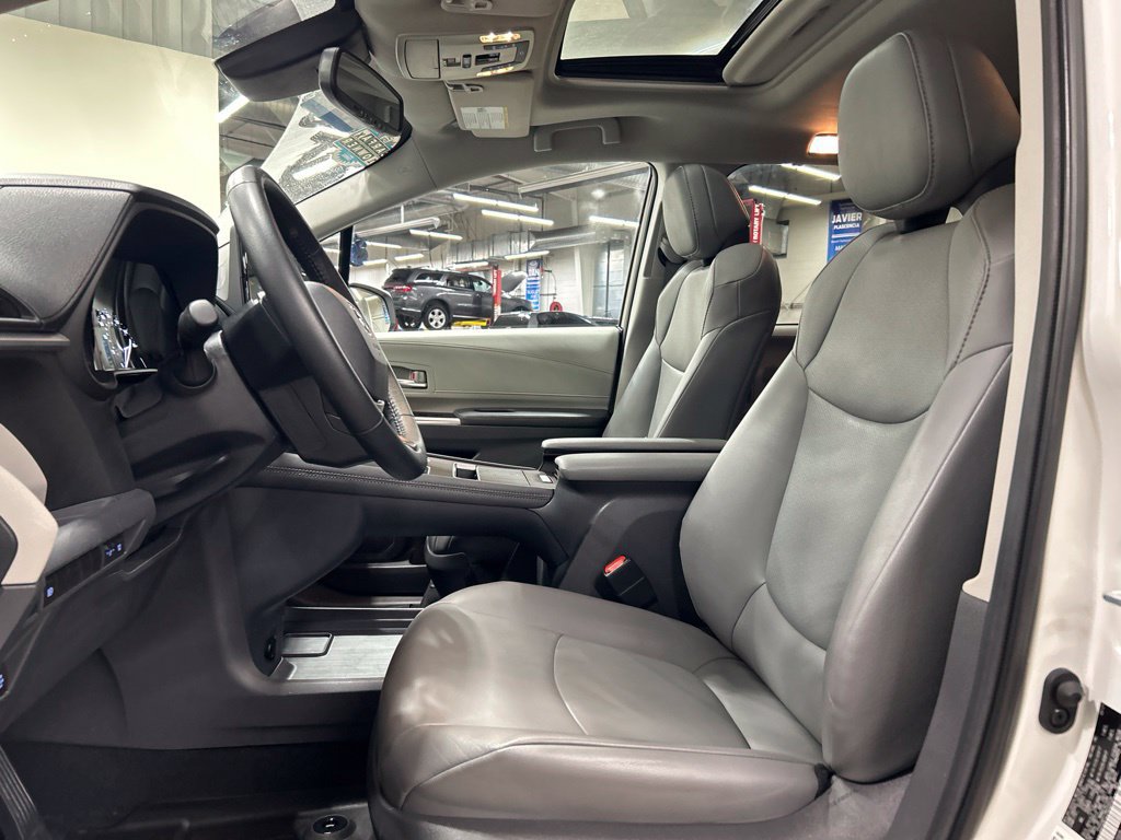 Used 2021 Toyota Sienna XLE AWD/4WD image 10