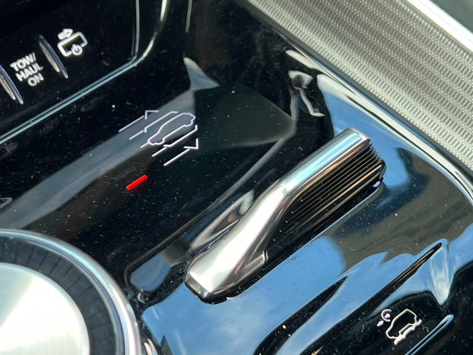 Used 2023 Jeep Grand Wagoneer Series III w/ Rear Seat Video Group 1 image 36