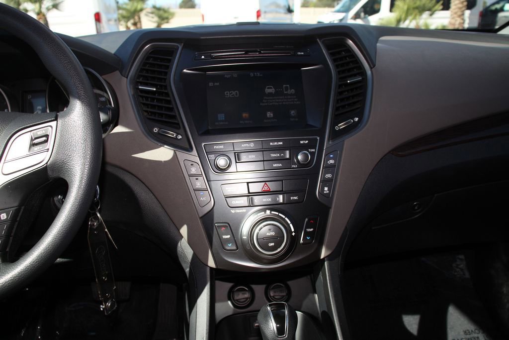 Used 2018 Hyundai Santa Fe SE image 18