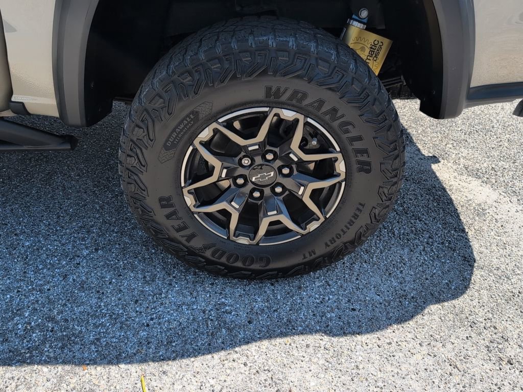 Used 2023 Chevrolet Colorado ZR2 w/ ZR2 Convenience Package III image 14