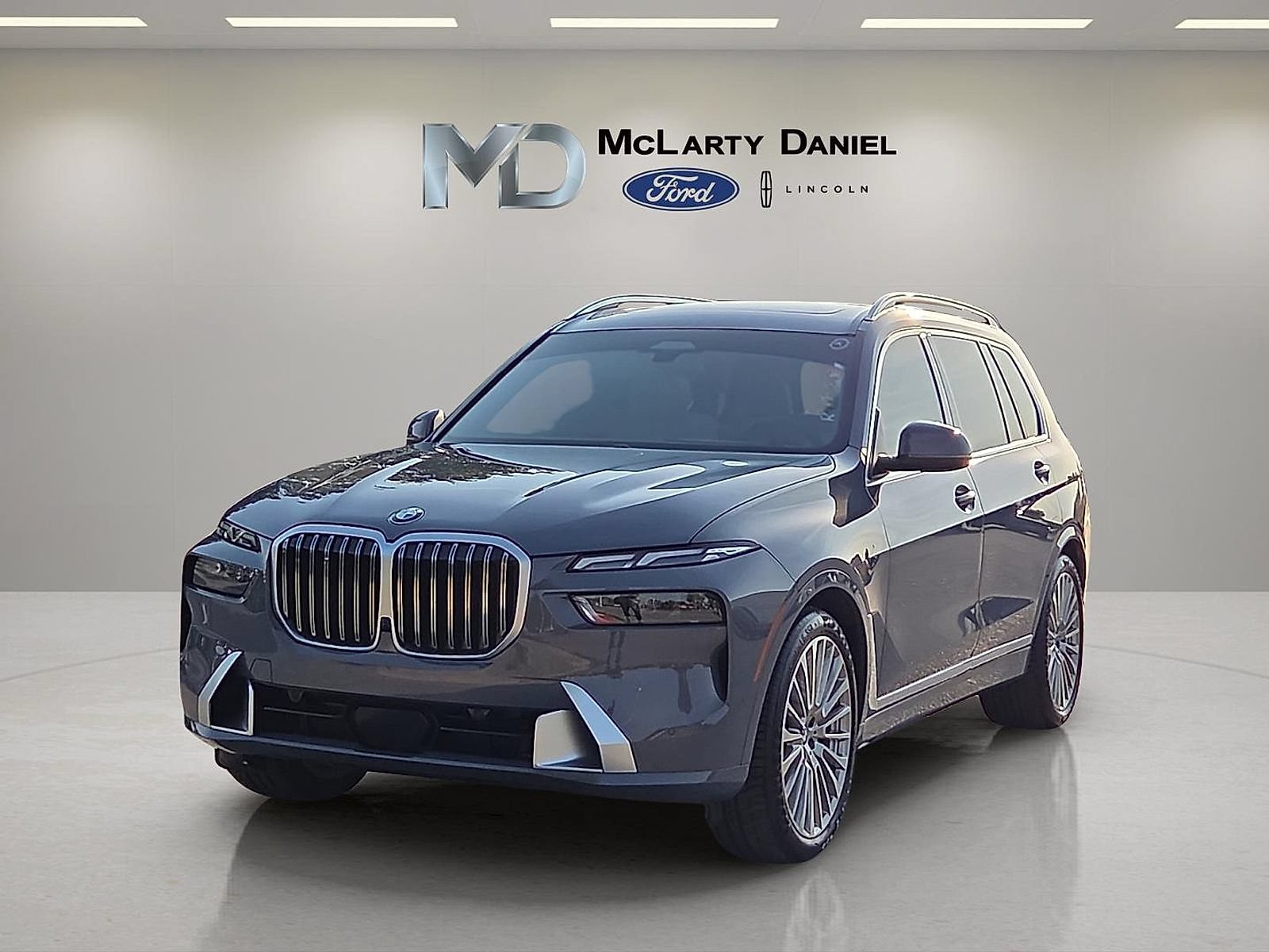 Used 2024 BMW X7 xDrive40i AWD/4WD image 2