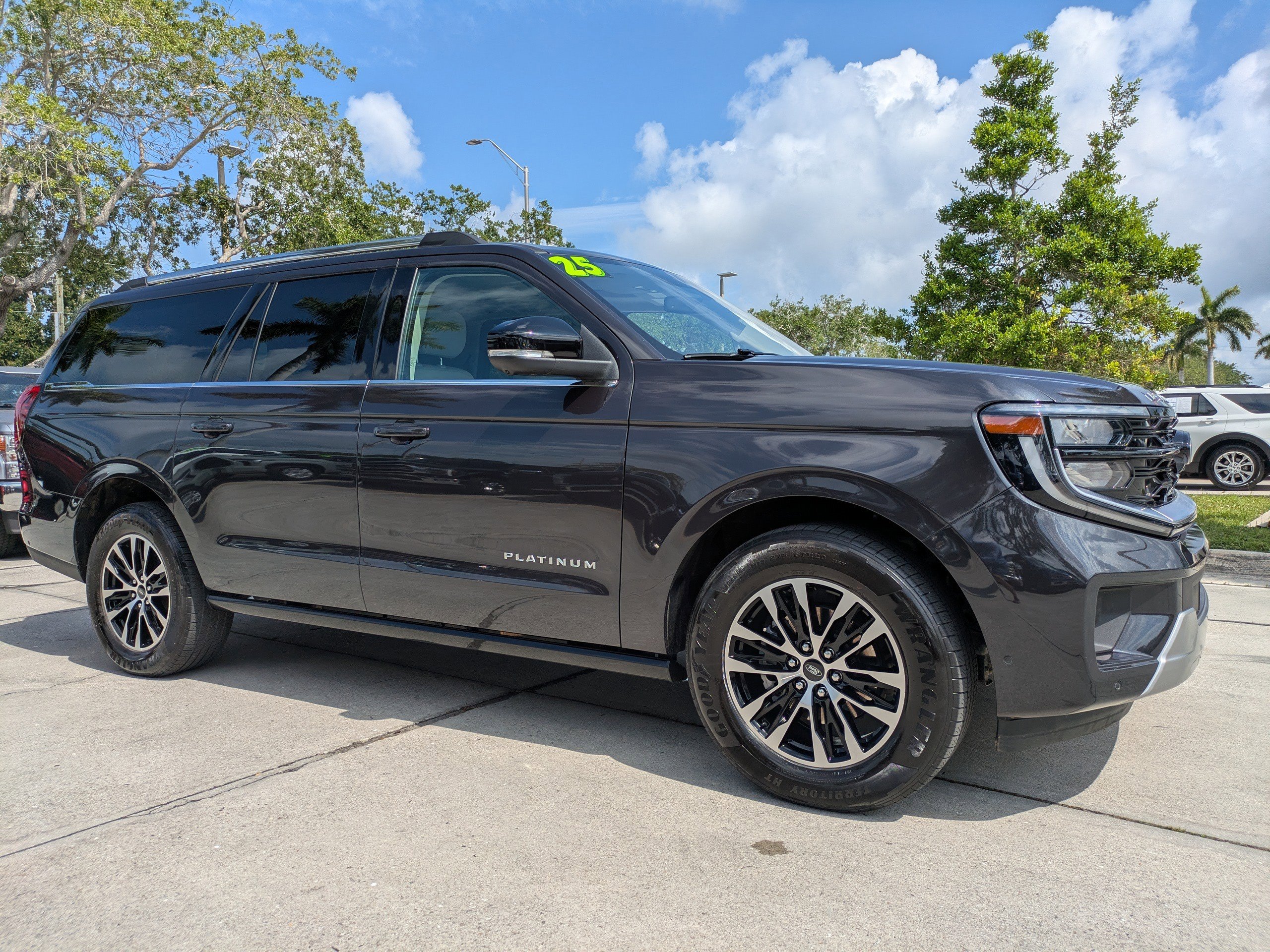 Certified 2025 Ford Expedition Max Platinum AWD/4WD image 2