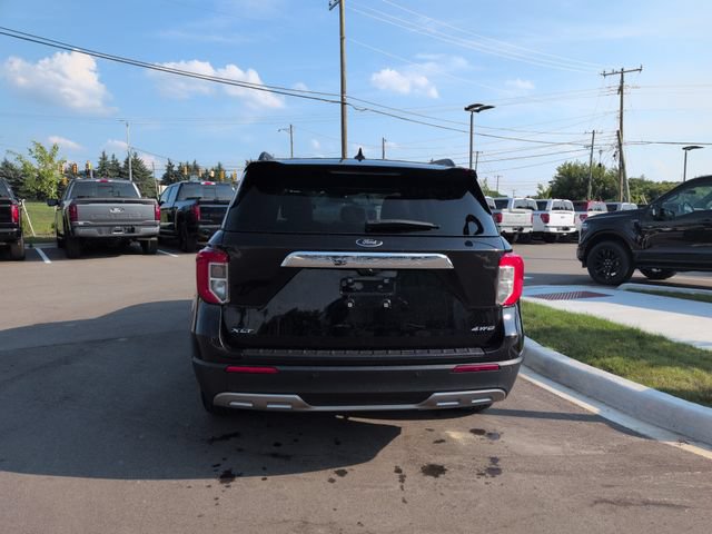 Certified 2023 Ford Explorer XLT w/ Equipment Group 202A AWD/4WD image 4