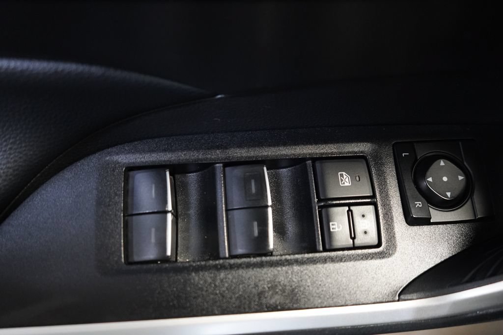 Used 2025 Toyota RAV4 XLE AWD/4WD image 29