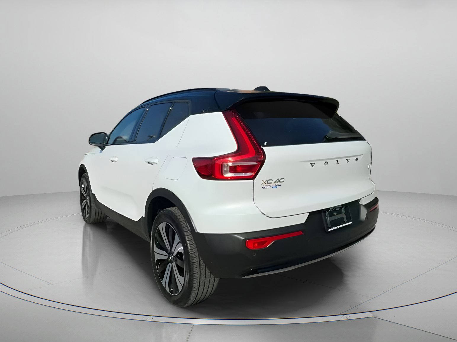 Used 2023 Volvo XC40 Recharge Plus image 14