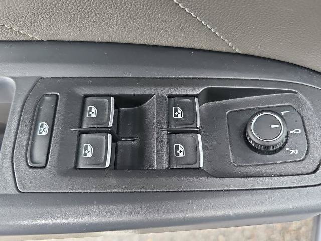 Used 2022 Volkswagen Atlas SEL R-Line AWD/4WD image 28