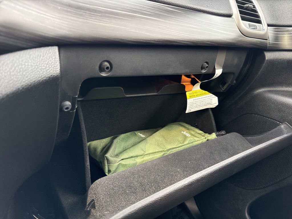 Used 2022 Jeep Grand Cherokee Laredo X image 33