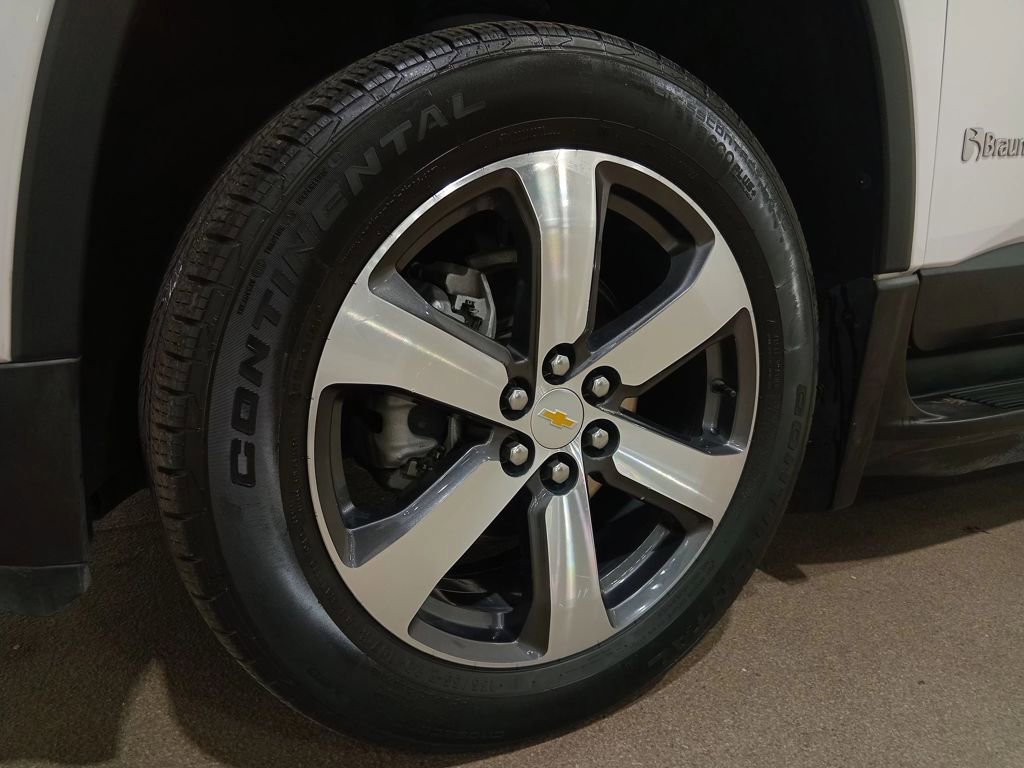 Used 2022 Chevrolet Traverse LT w/ LT Premium Package image 13