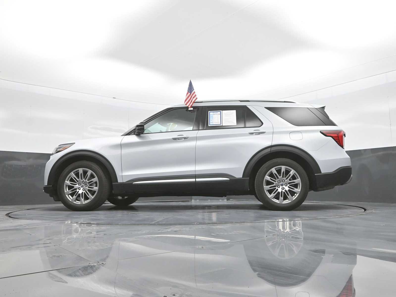 Certified 2025 Ford Explorer Platinum RWD image 44