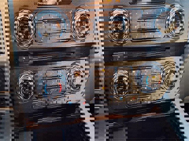 Certified 2018 Ford F150 Lariat w/ Equipment Group 502A Luxury image 17