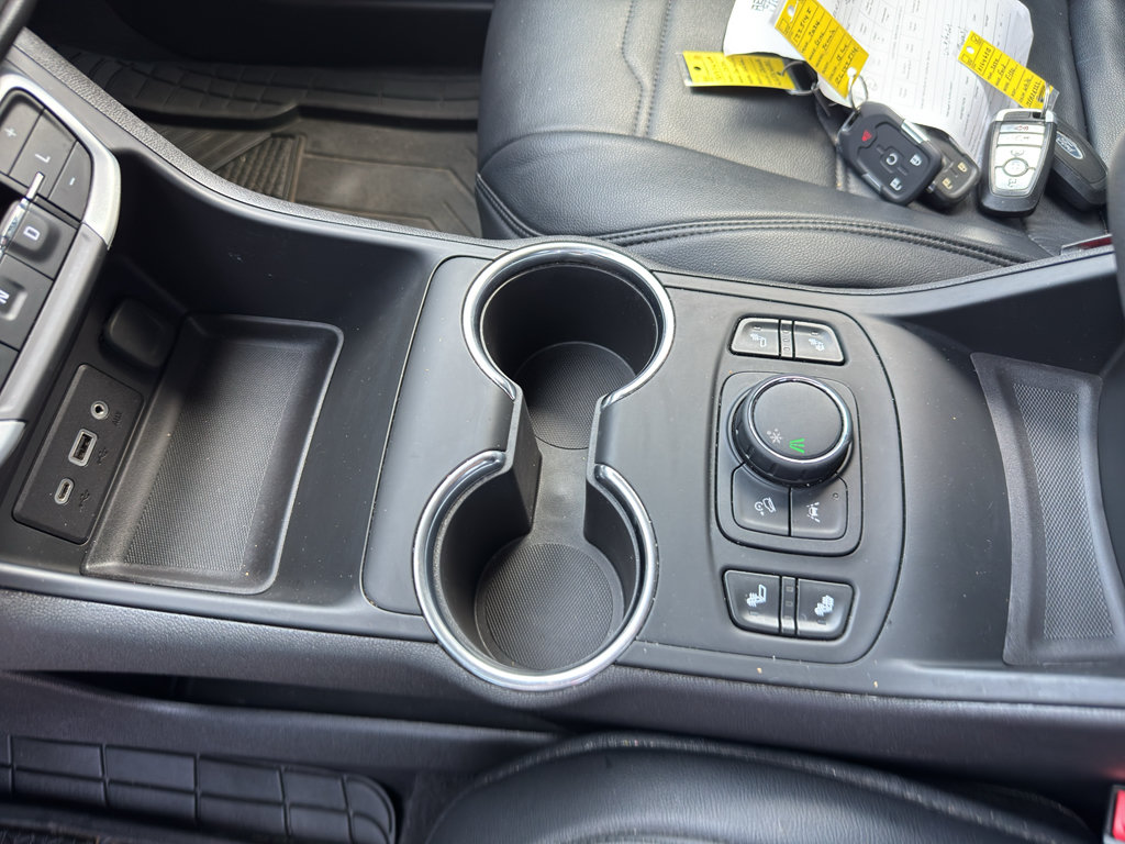Used 2024 GMC Terrain SLE w/ Driver Convenience Package FWD image 13