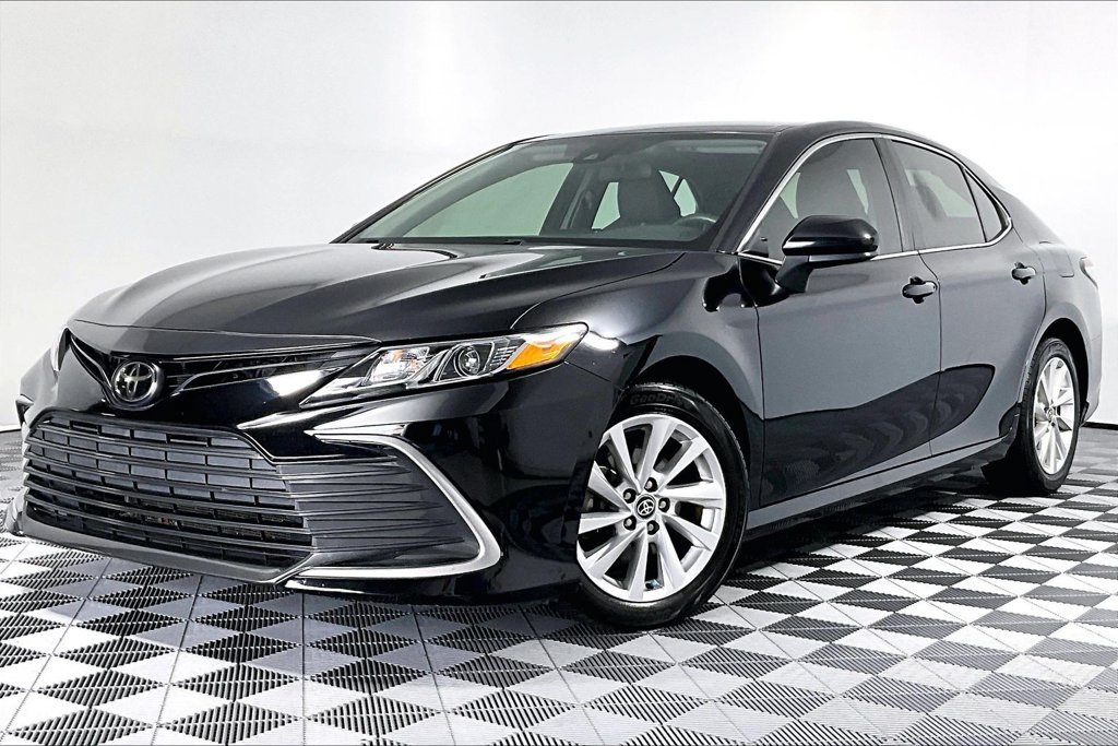 Used 2023 Toyota Camry LE FWD image 2