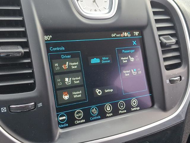 Used 2023 Chrysler 300 Touring L w/ Comfort Group image 18