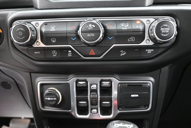Used 2018 Jeep Wrangler Unlimited Sahara AWD/4WD image 20