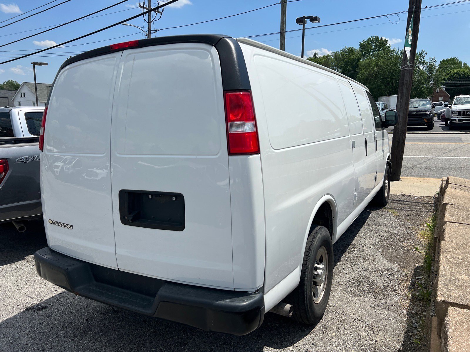 Used 2020 Chevrolet Express 3500 Extended RWD image 3