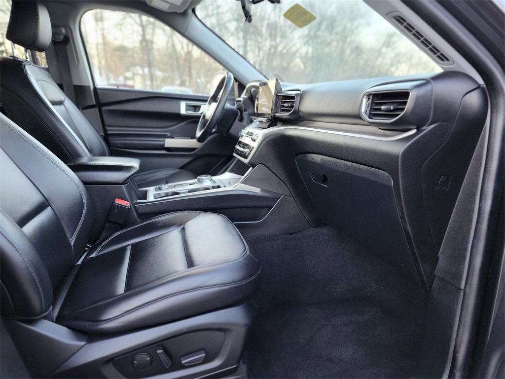 Certified 2022 Ford Explorer XLT w/ Equipment Group 202A image 11