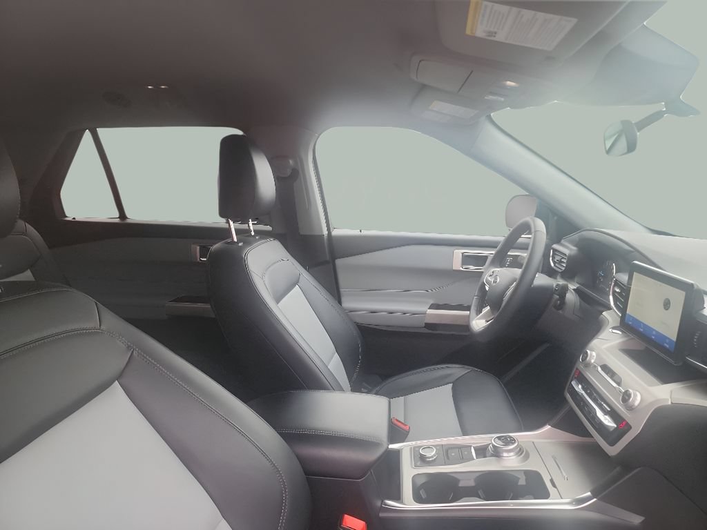 Certified 2024 Ford Explorer XLT w/ Equipment Group 202A AWD/4WD image 18