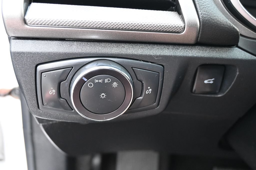 Certified 2020 Ford Fusion SE FWD image 33