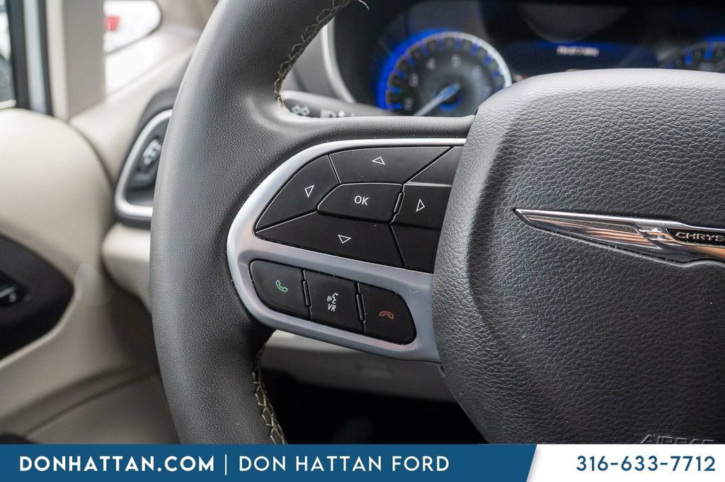 Used 2023 Chrysler Pacifica Touring-L FWD image 9