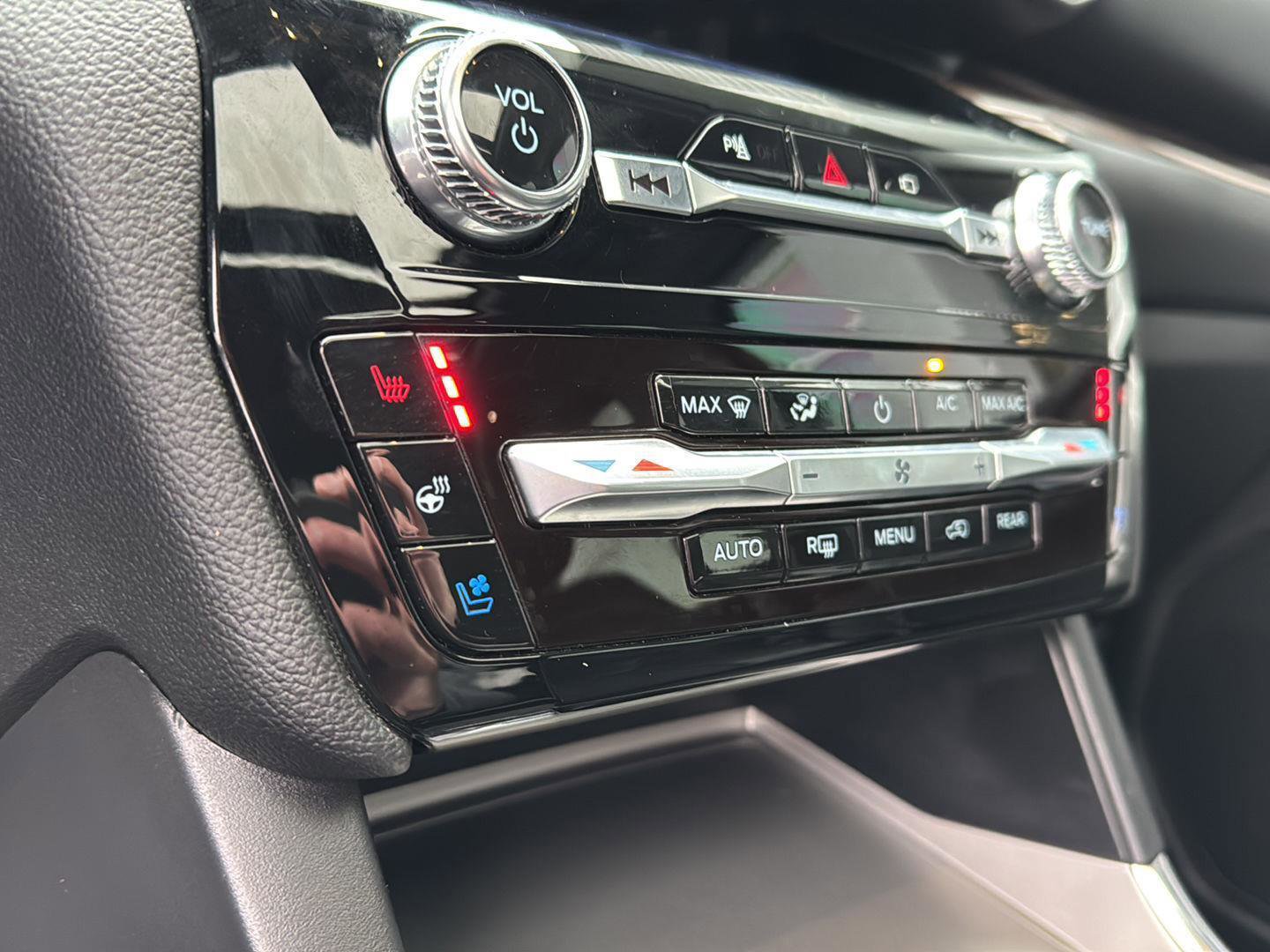 Certified 2022 Ford Explorer Limited w/ Equipment Group 301A image 23