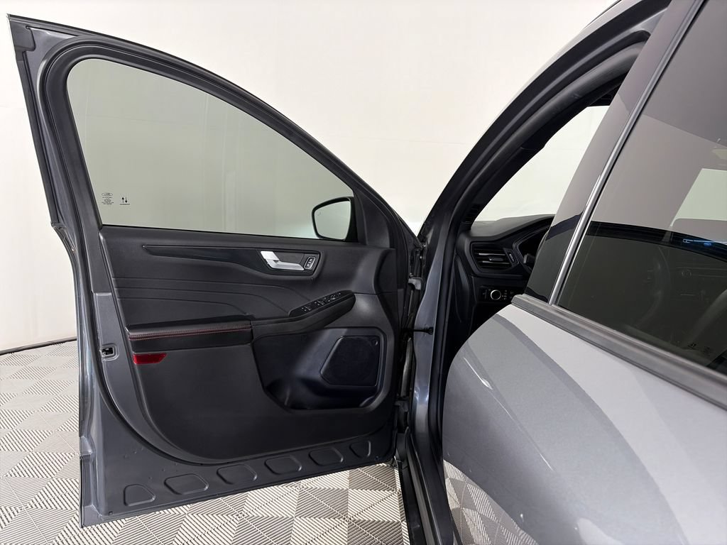 Certified 2024 Ford Escape ST-Line AWD/4WD image 10