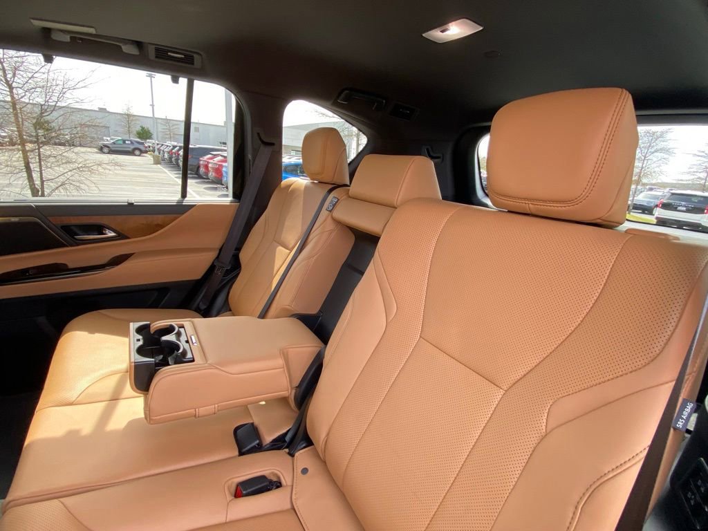 Used 2025 Lexus LX 600 4WD w/ Accessory Package (2T) image 24