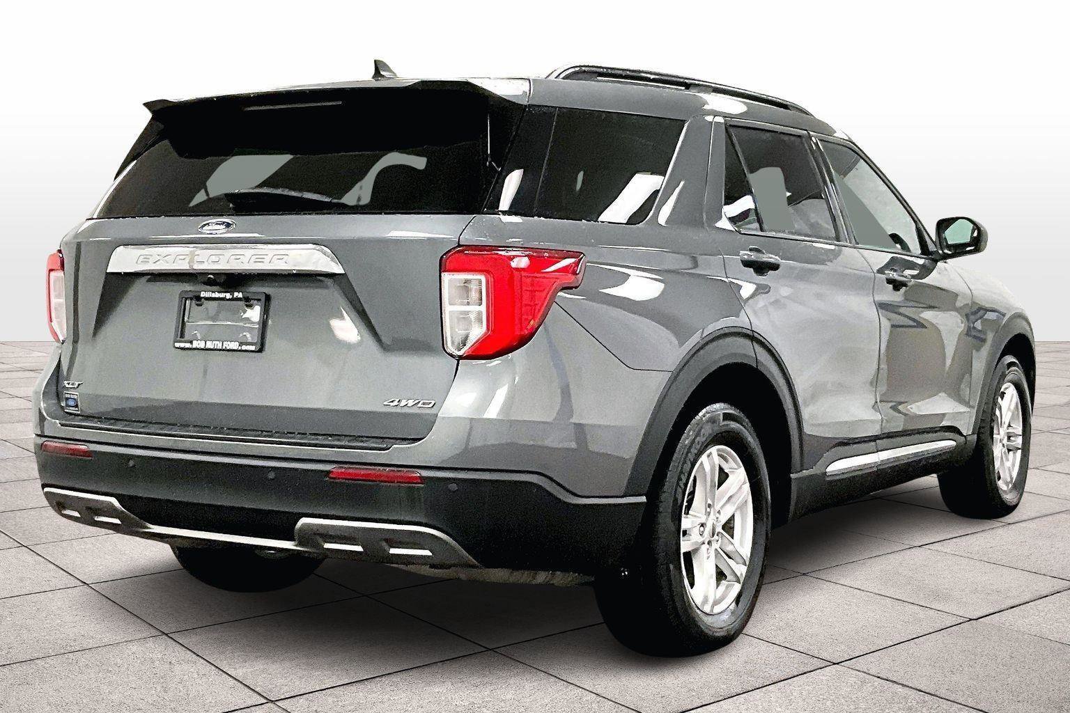 Certified 2022 Ford Explorer XLT w/ Equipment Group 202A image 3