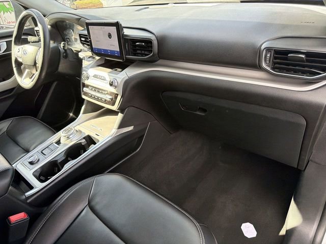 Certified 2024 Ford Explorer XLT w/ Equipment Group 202A image 29