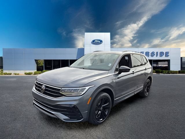 Used 2024 Volkswagen Tiguan SE R-Line FWD image 3