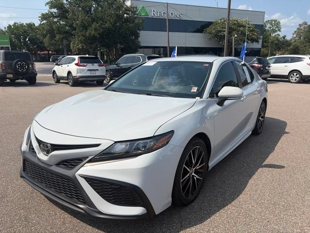Used 2022 Toyota Camry SE FWD image 4
