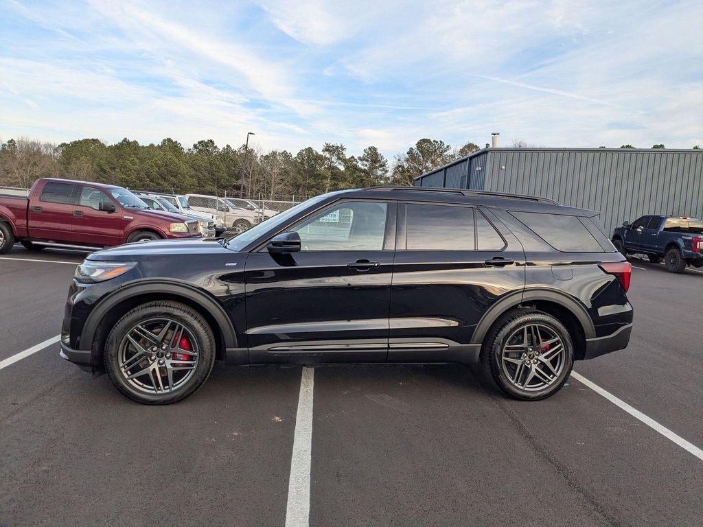 Certified 2025 Ford Explorer ST-Line w/ Premium Package image 3