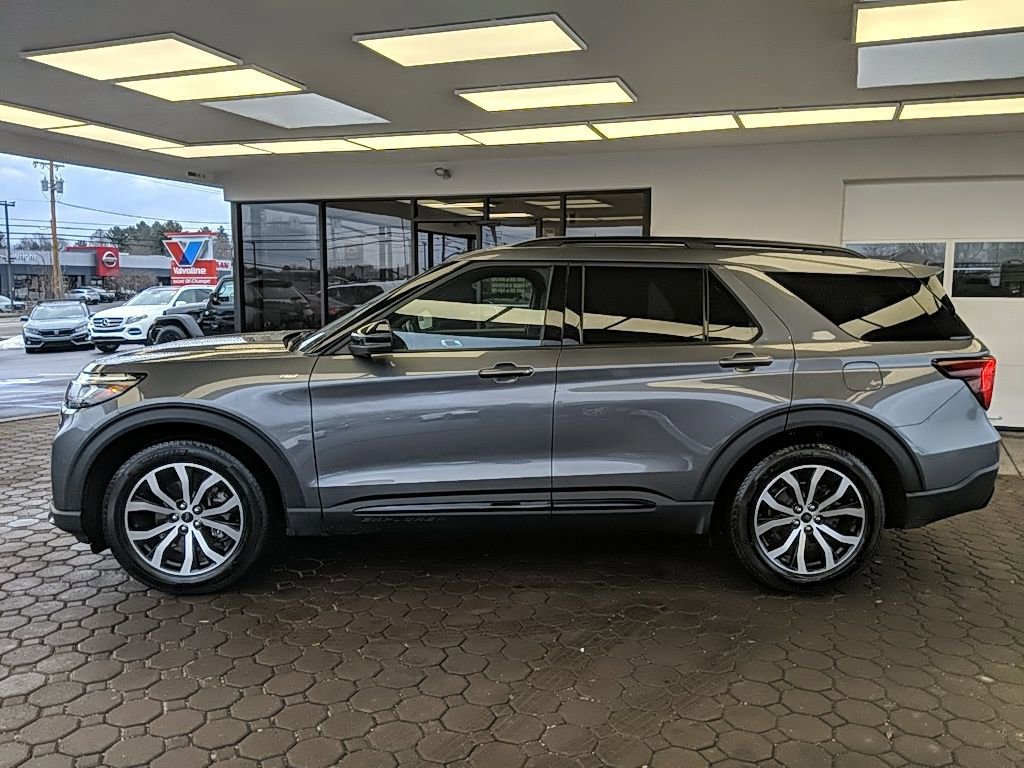 Certified 2025 Ford Explorer ST-Line w/ Premium Package image 6