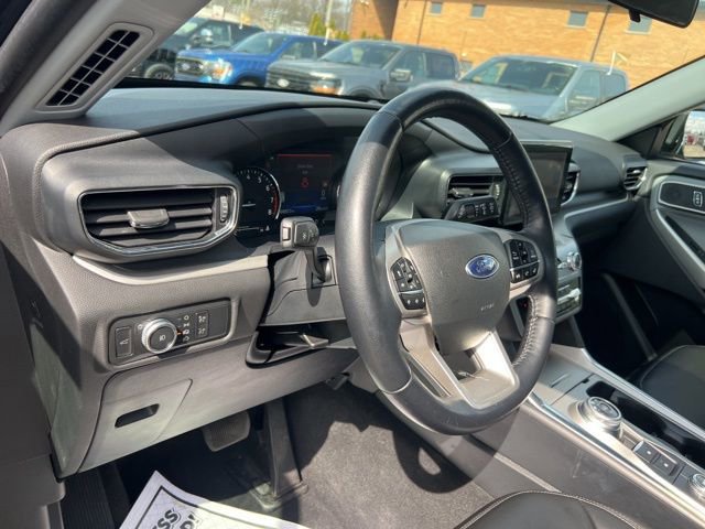 Certified 2022 Ford Explorer XLT w/ Equipment Group 202A image 8