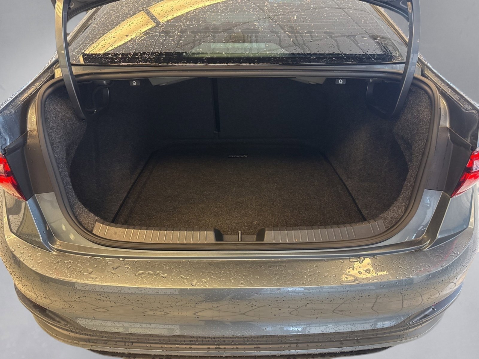 Used 2022 Volkswagen Jetta SE w/ Panoramic Sunroof Package image 25