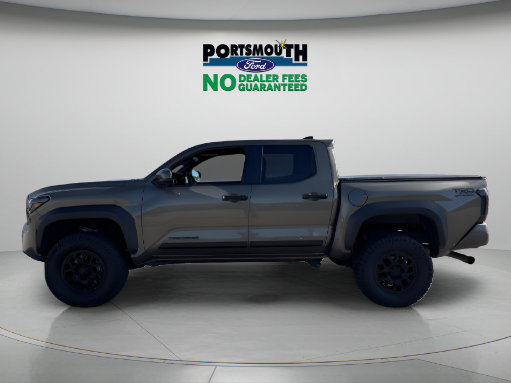Used 2025 Toyota Tacoma TRD Off-Road AWD/4WD image 2