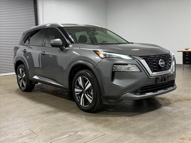 Used 2023 Nissan Rogue SL image 2