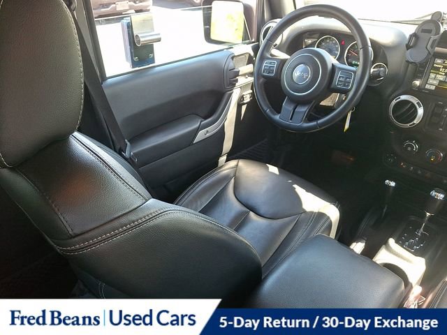 Used 2017 Jeep Wrangler Unlimited Sahara w/ Connectivity Group AWD/4WD image 14