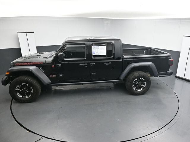 Used 2024 Jeep Gladiator Rubicon w/ Technology Group AWD/4WD image 21