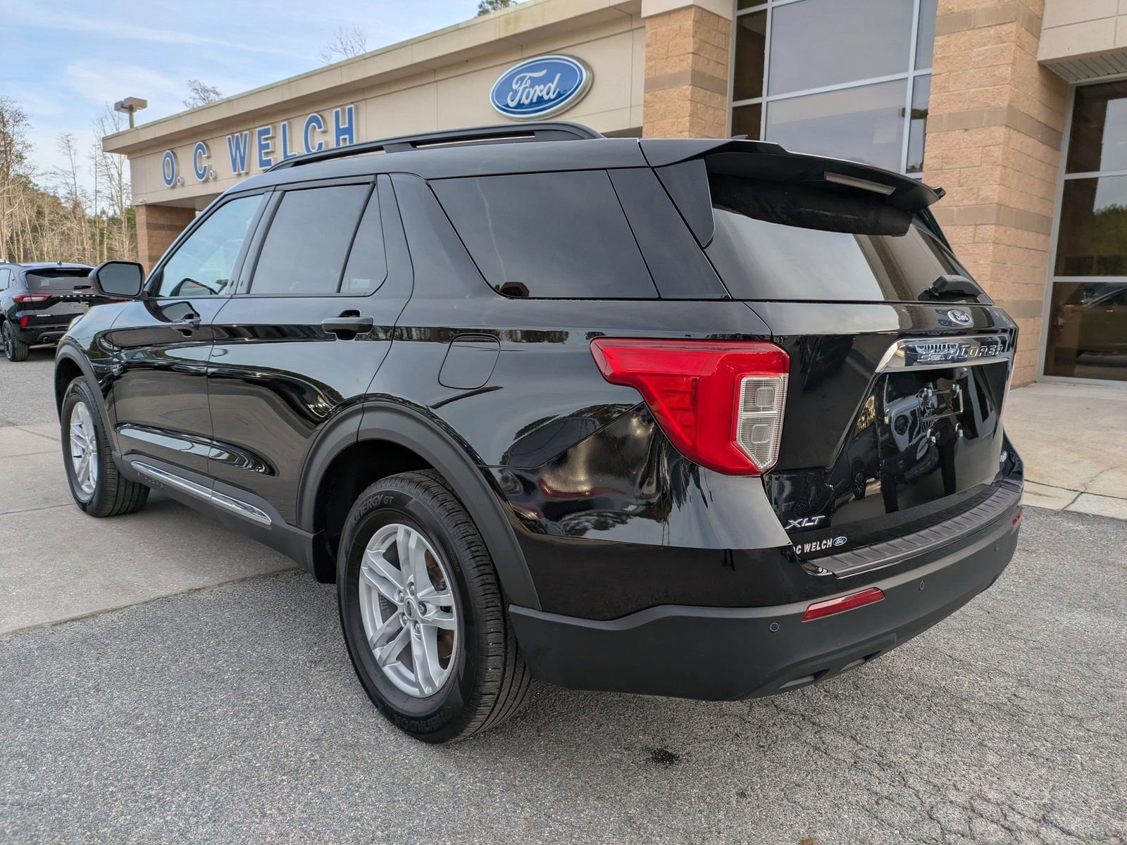 Certified 2023 Ford Explorer XLT image 3