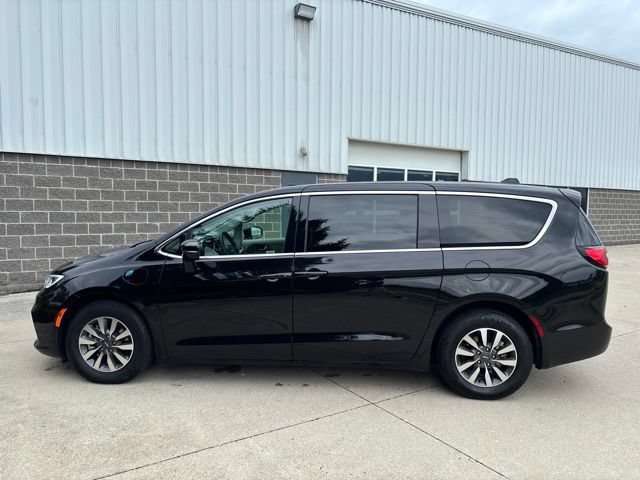 Used 2024 Chrysler Pacifica Limited FWD image 8