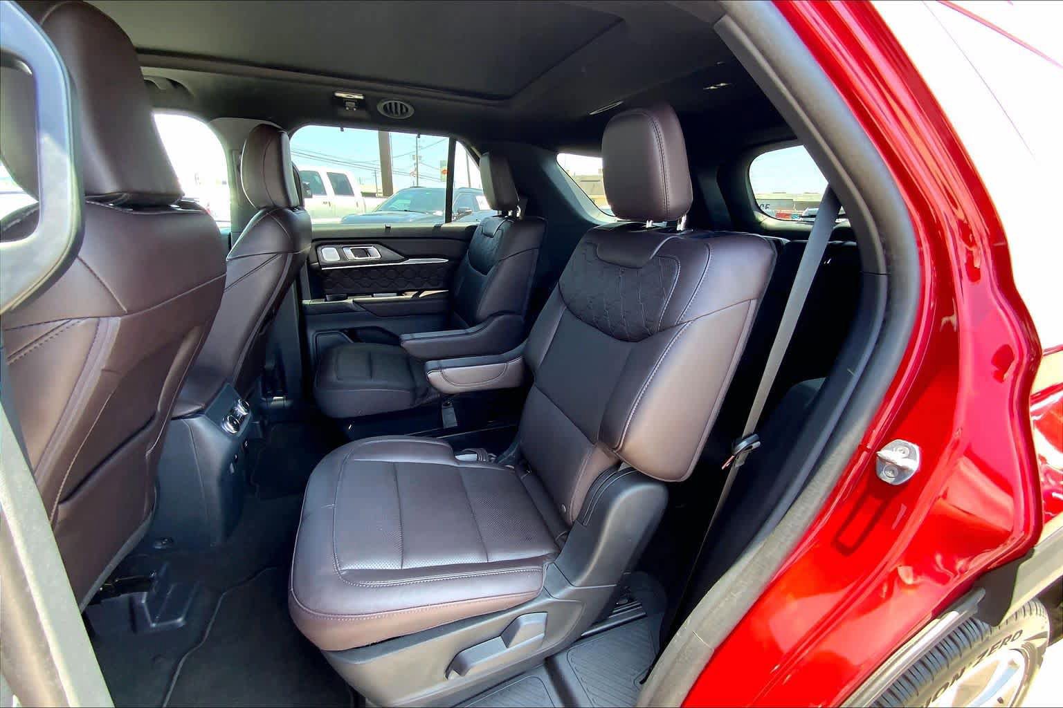 Certified 2025 Ford Explorer Platinum w/ Ultimate Package AWD/4WD image 21