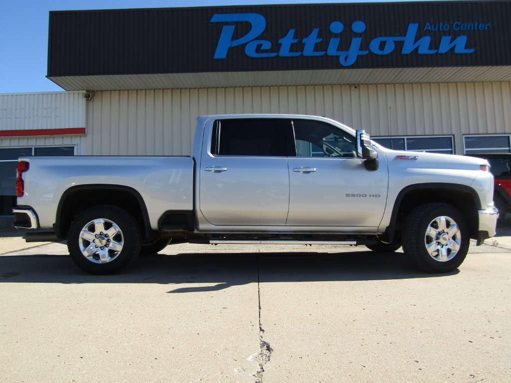 Used 2023 Chevrolet Silverado 2500 LTZ AWD/4WD image 2