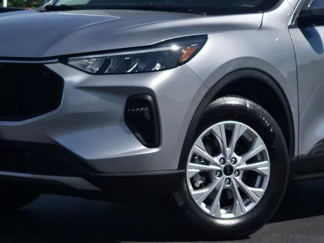 Certified 2023 Ford Escape Active w/ Tech Pack #2 AWD/4WD image 2