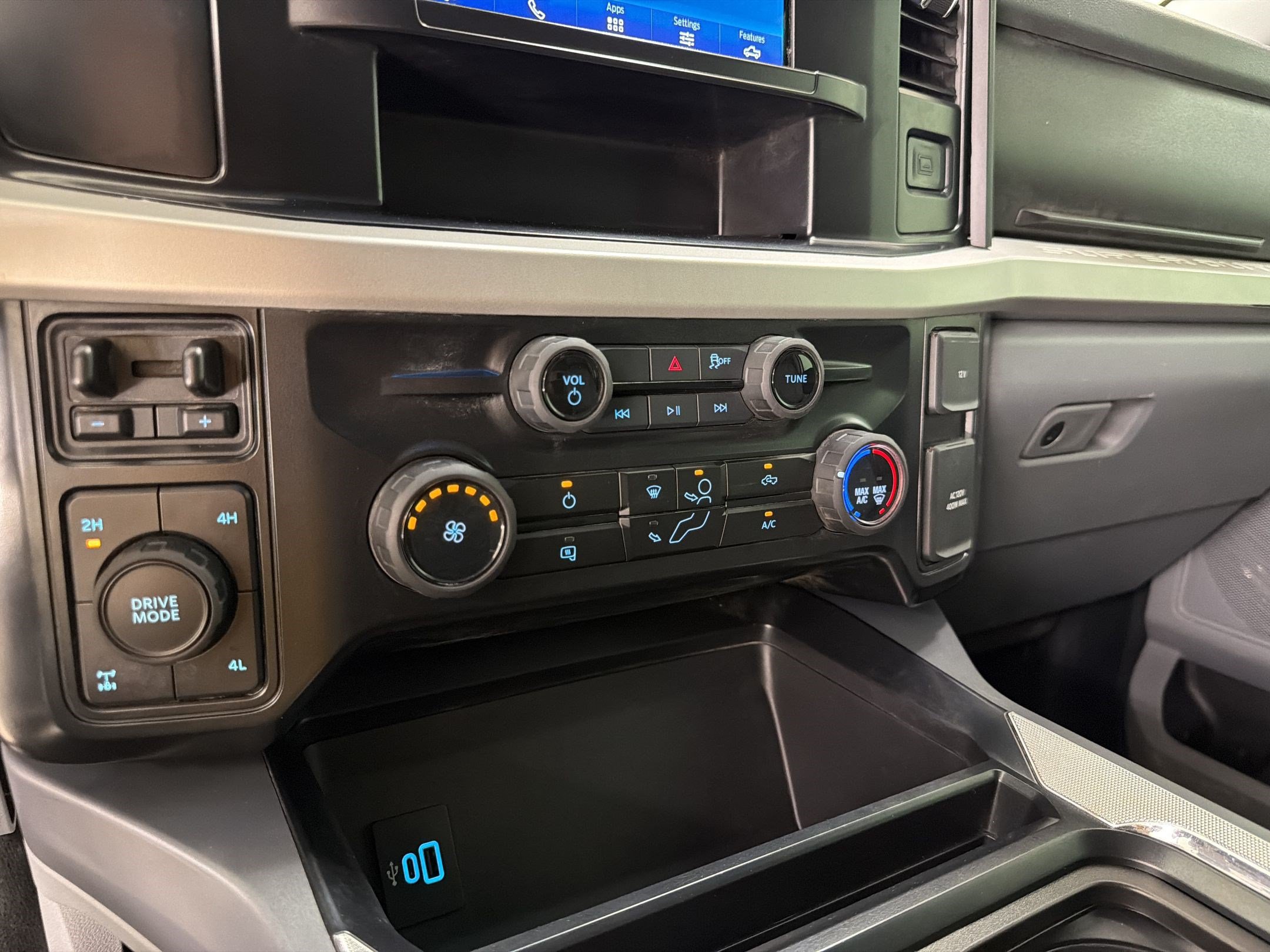 Certified 2025 Ford F250 XLT w/ FX4 Off-Road Package AWD/4WD image 19